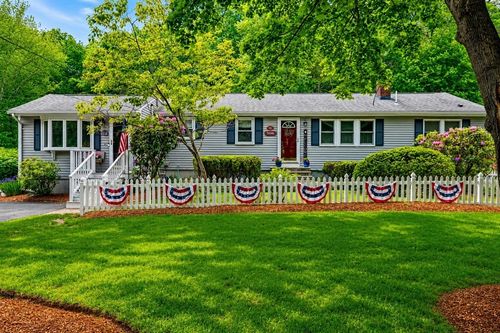 579 Walnut St, Bridgewater, MA, 02324-2831 | Card Image