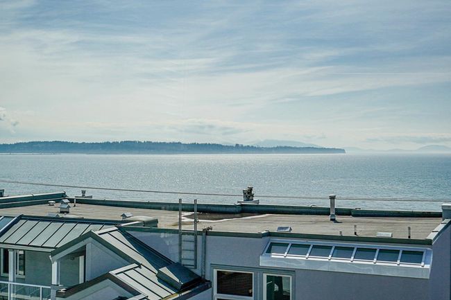 15156 Victoria Avenue, House other with 2 bedrooms, 6 bathrooms and 3 parking in White Rock BC | Image 3