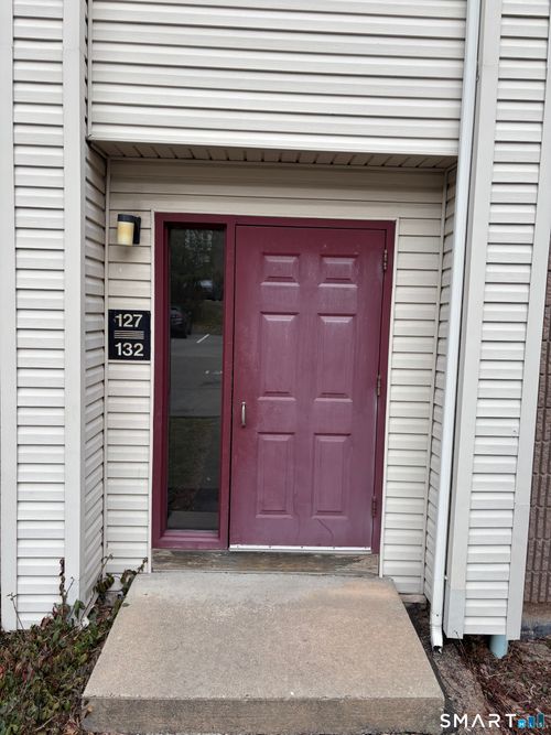 127-127 Burgundy Hill Ln, Middletown, CT, 06457-6347 | Card Image