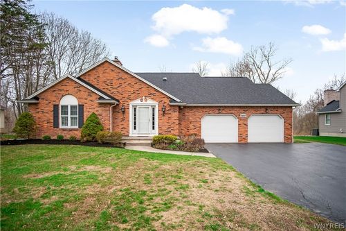 4660 Oakwood Lane, Clarence, NY, 14031 | Card Image