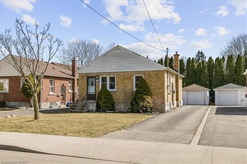 273 Bowman St, Hamilton, ON, L8S2T9 | Card Image