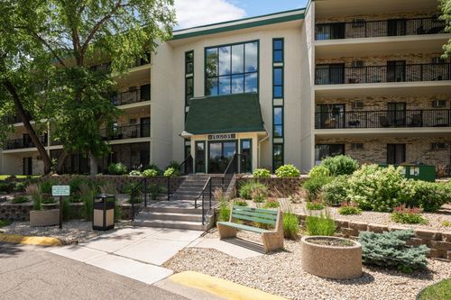 413-10501 Cedar Lake Rd, Hopkins, MN, 55305-3309 | Card Image