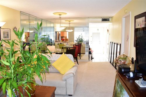 207-9881 Sunrise Lakes Blvd, Sunrise, FL, 33322-6289 | Card Image