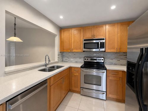 202-7b-454 Ne 210th Circle Ter, Miami, FL, 33179-1827 | Card Image