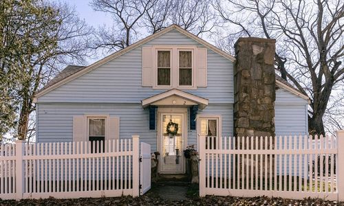 2 Natural History Dr, Worcester, MA, 01605-2316 | Card Image