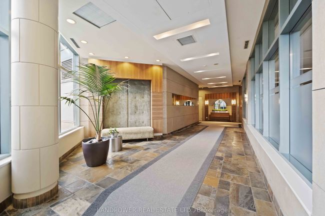 1017 - 230 Queens Quay W, Condo with 2 bedrooms, 1 bathrooms and null parking in Toronto ON | Image 32