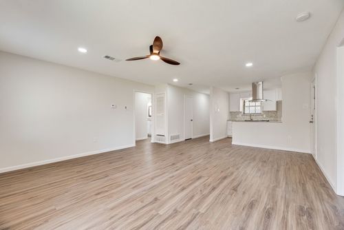 424 Holder Dr, Hurst, TX, 76053-6919 | Card Image