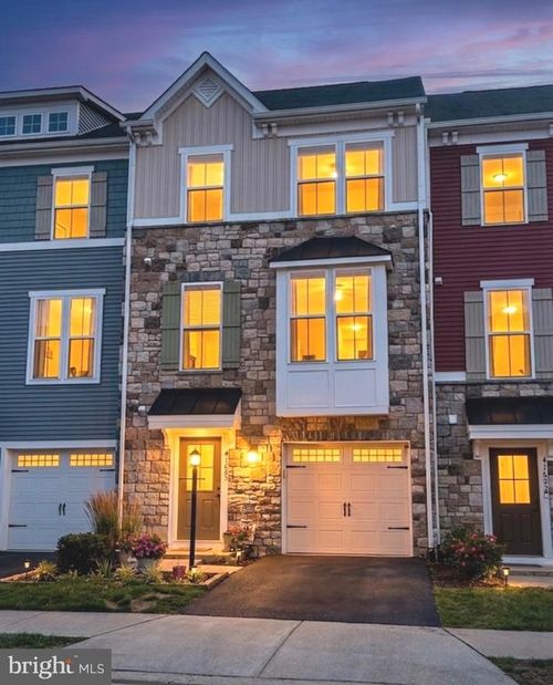 41685 Overmyer Ter, Aldie, VA, 20105-6025 | Card Image