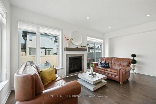 665 Cordelette Cir, House attached with 3 bedrooms, 3 bathrooms and 4 parking in Orleans ON | Image 15