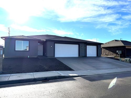 a-8806 Silver Mound Dr, Pasco, WA, 99353 | Card Image
