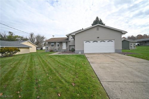 5560 Madrid Dr, Youngstown, OH, 44515-4155 | Card Image