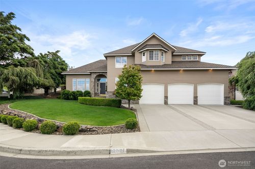 2021 Broadhurst Pl, Wenatchee, WA, 98801-8209 | Card Image