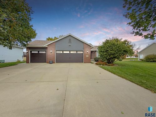 802 Par Tee Dr Drive, Hartford, SD, 57033 | Card Image