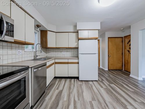 26443 Marilyn Ave, Warren, MI, 48089-1248 | Card Image