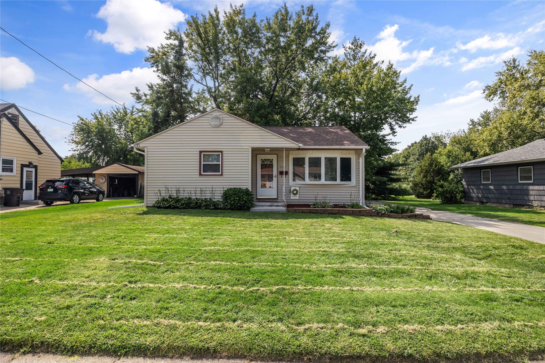 Thompson Ave, Des Moines, IA 50317