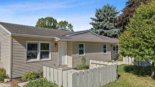 207 8th Ave S, Clear Lake, IA, 50428-2534 | Card Image