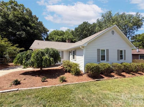 6727 Glenmoor Dr, Charlotte, NC, 28214-1932 | Card Image