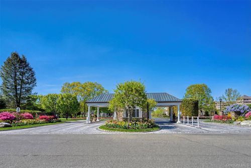 333 E Overlook, Port Washington, NY, 11050-4718 | Card Image