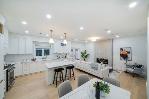 3462 Welwyn St, Vancouver, BC, V5N3Y7 | Card Image