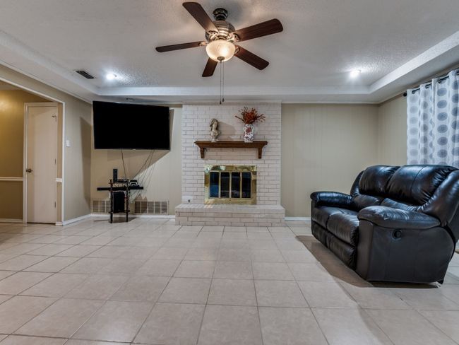 713 Bordner Dr, House other with 3 bedrooms, 2 bathrooms and null parking in Lancaster TX | Image 4