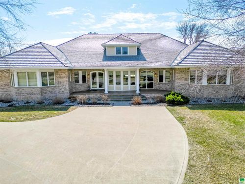 709 Cherry Hills Ln, Dakota Dunes, SD, 57049-5380 | Card Image