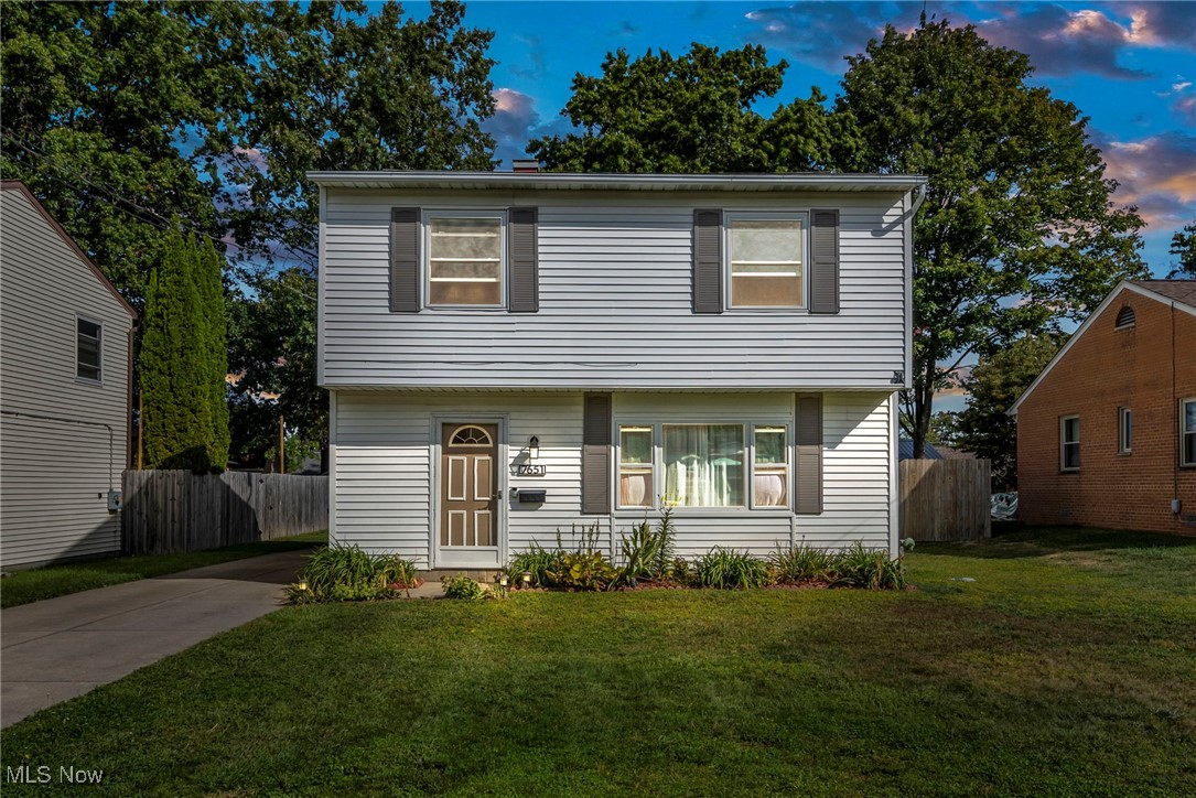 Dahlia Dr, Mentor On The Lake, OH 44060