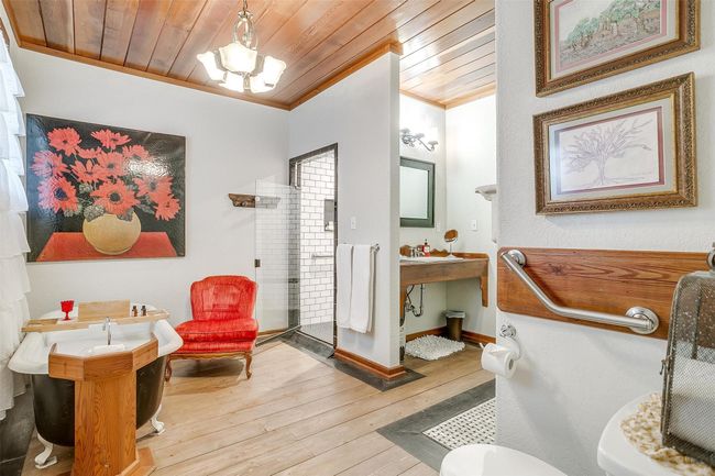 Keller's Studio private bathroom | Image 23