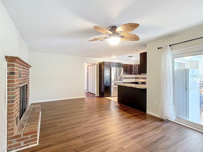 Front Room 5 | Image 11