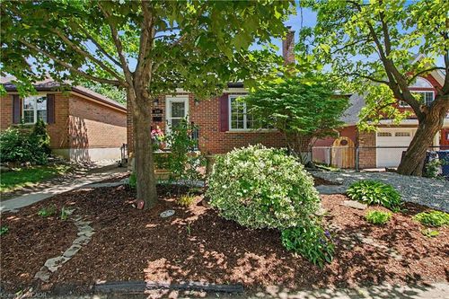100 Johnston St, Guelph, ON, N1E5T8 | Card Image