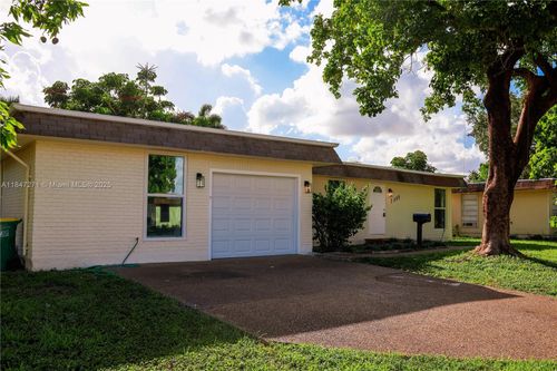 7805 Nw 67th Ave, Tamarac, FL, 33321-4907 | Card Image