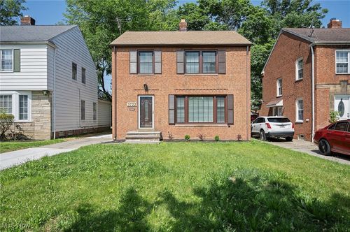 3722 Avalon Rd, Shaker Heights, OH, 44120-5209 | Card Image