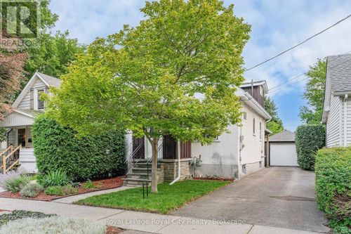 19 Walter St, Guelph, ON, N1E5N9 | Card Image