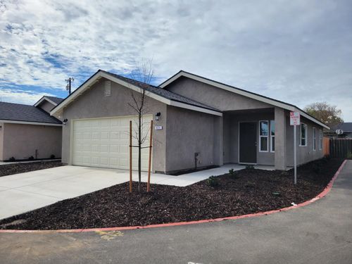 471 E Alameda St, Manteca, CA, 95336-3918 | Card Image