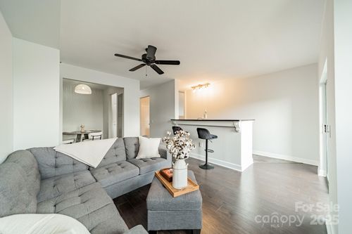 unit-327-1315 East Blvd, Charlotte, NC, 28203-5982 | Card Image