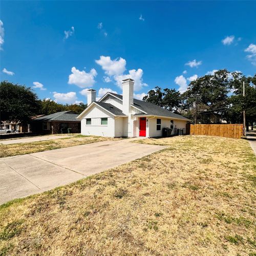 1701 Justin Lyn St, Arlington, TX, 76012-3746 | Card Image