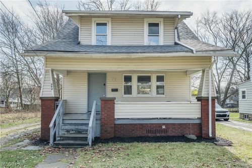 884 Lovers Ln, Akron, OH, 44306-1949 | Card Image