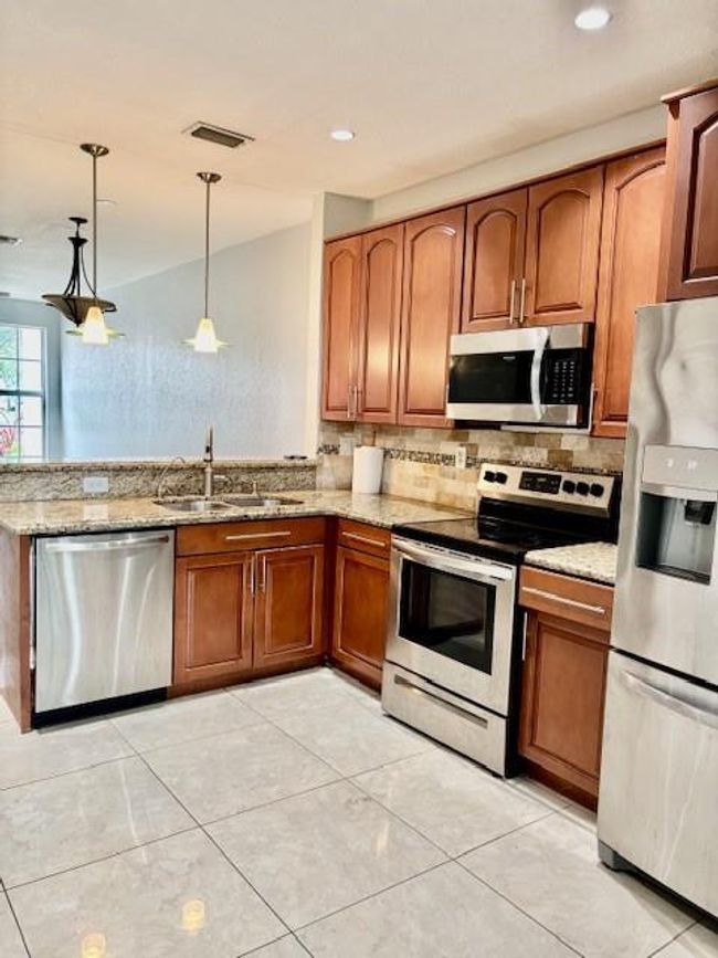 1838 Nw 79 Th Way, Townhouse with 3 bedrooms, 3 bathrooms and null parking in Pembroke Pines FL | Image 15