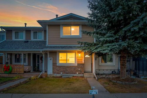 429 Georgian Villas Ne, Calgary, AB, T2A7E3 | Card Image