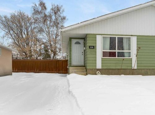 9506 76 Avenue, Home with 3 bedrooms, 1 bathrooms and 2 parking in Grande Prairie AB | Card Image
