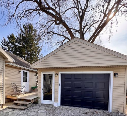 324 E Center St, Petersburg, MI, 49270-9702 | Card Image
