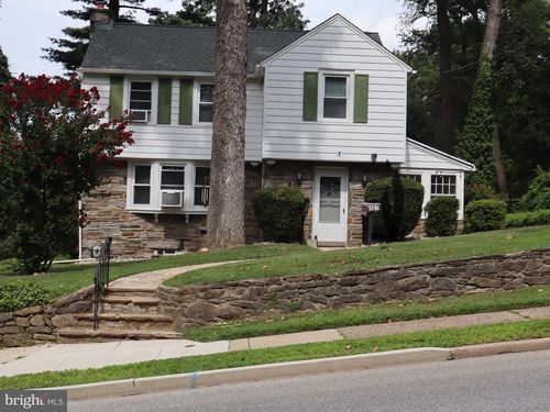 107 W Glenolden Ave, GLENOLDEN, PA, 19036-2112 | Card Image