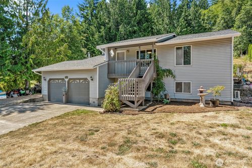 203 Home Town Dr, Kelso, WA, 98626-8702 | Card Image