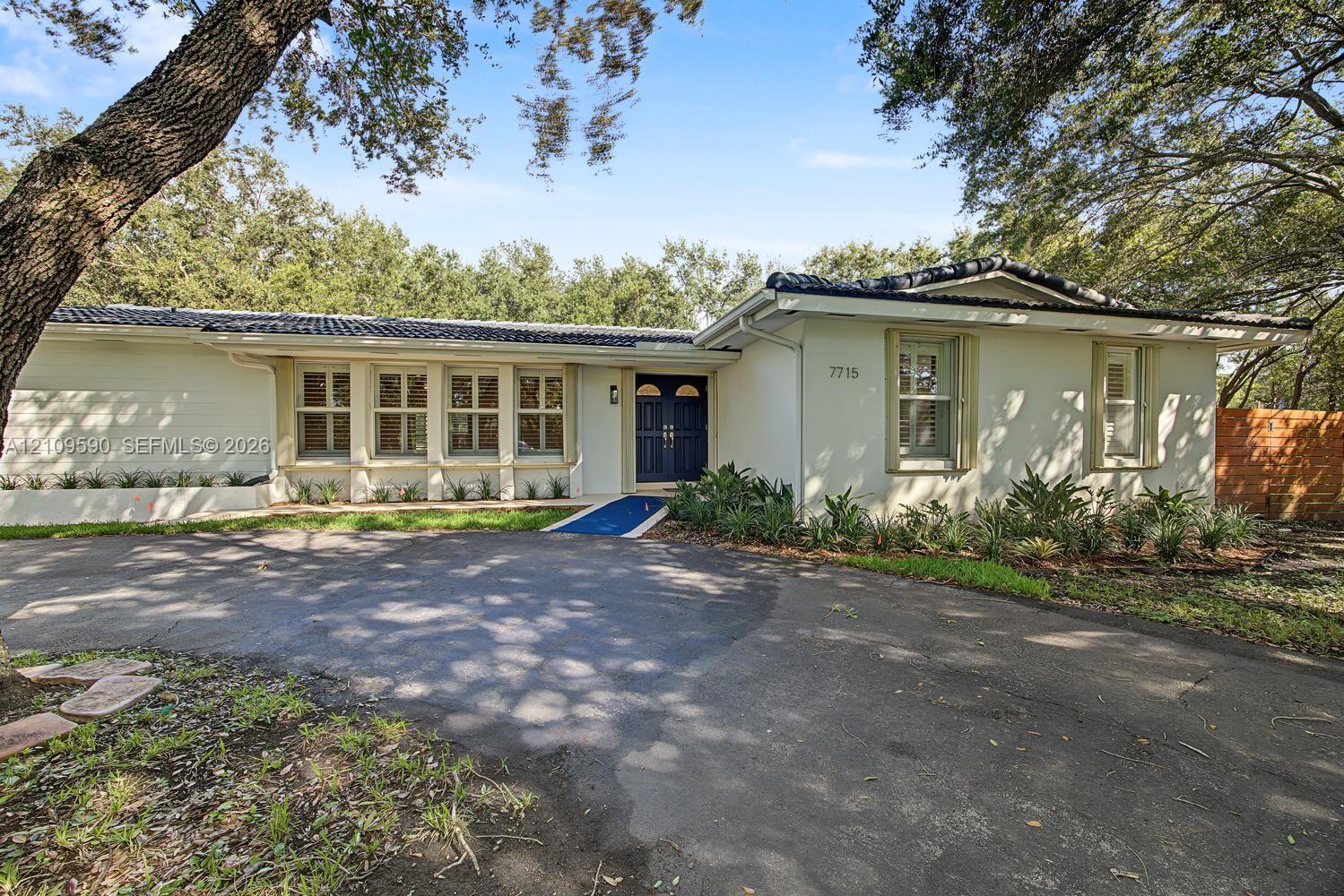 Residential Lease in Pinecrest 3