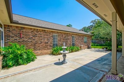 3929 E Lake Sherwood Ave, House other with 4 bedrooms, 3 bathrooms and null parking in Baton Rouge LA | Image 3