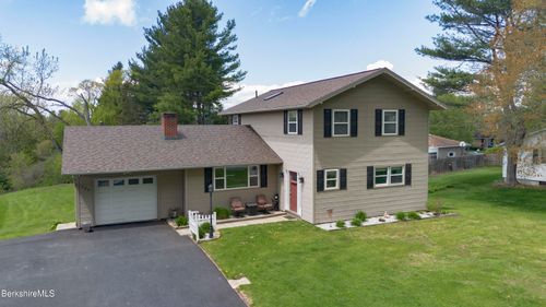 582 E New Lenox Rd, Pittsfield, MA, 01201-8321 | Card Image