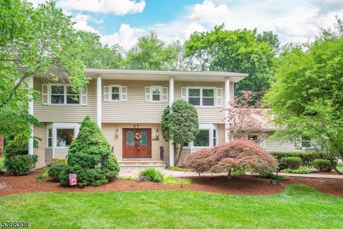 27 Brittany Rd, Montville, NJ, 07045-9549 | Card Image