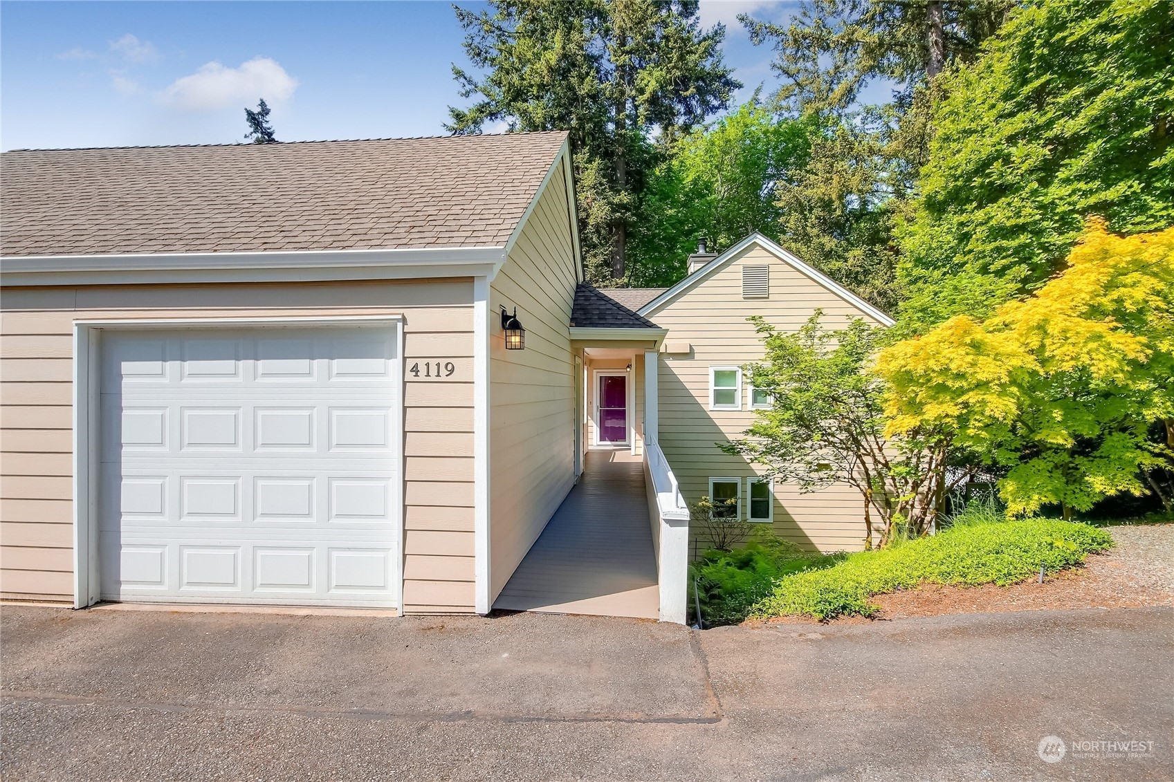 220th Pl, Issaquah, WA 98029