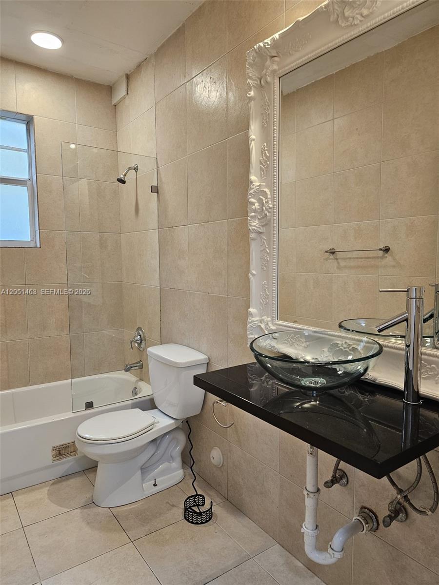Residential Lease in Miami Beach 3