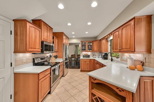 21400 Lancelot Dr, Brookfield, WI, 53045-1633 | Card Image