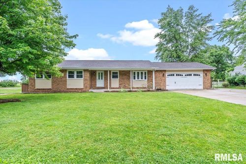 3 Oakwood Ln, Auburn, IL, 62615-9448 | Card Image